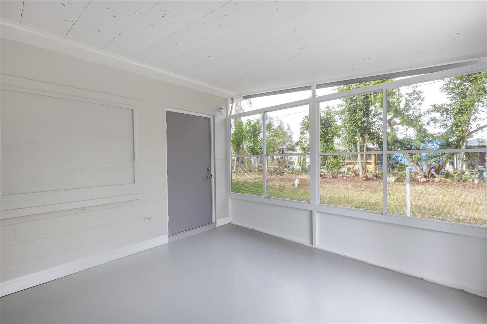 Image 23 of 28 For 21042 Gladis Avenue