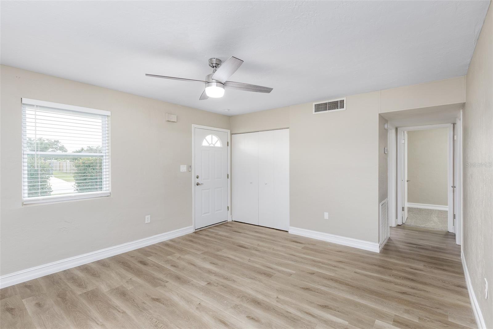 Image 4 of 28 For 21042 Gladis Avenue