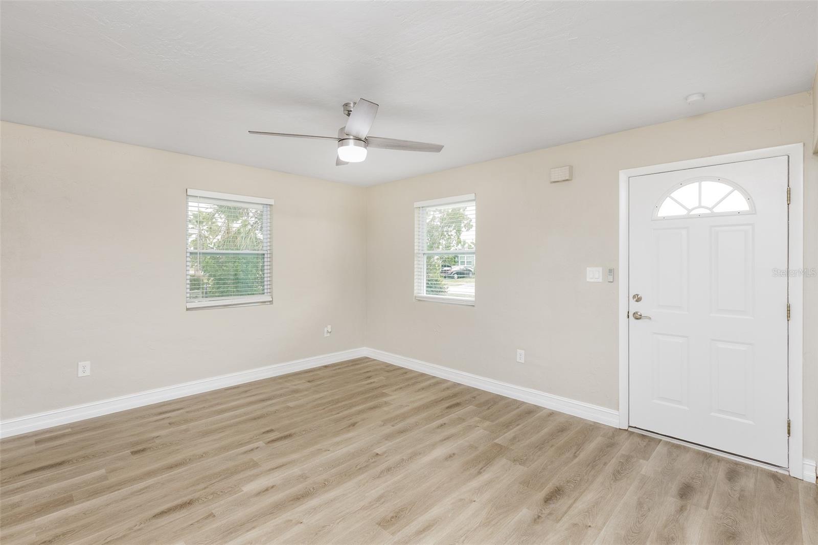 Image 5 of 28 For 21042 Gladis Avenue