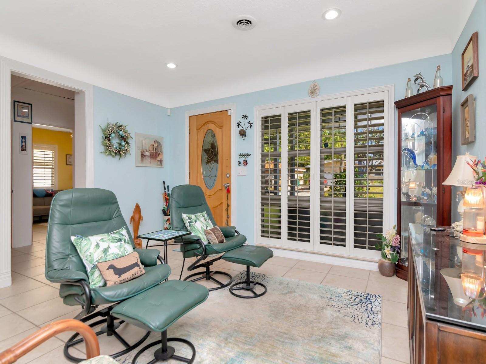 Image 18 of 52 For 8326 40th Place N