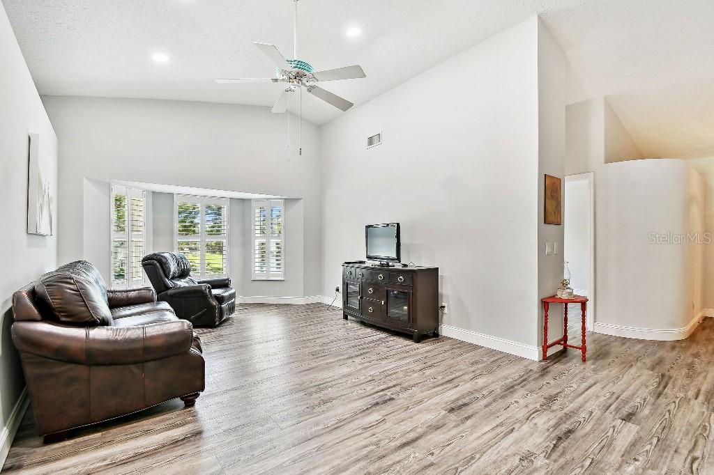 Image 11 of 23 For 2291 Americus Boulevard W 41