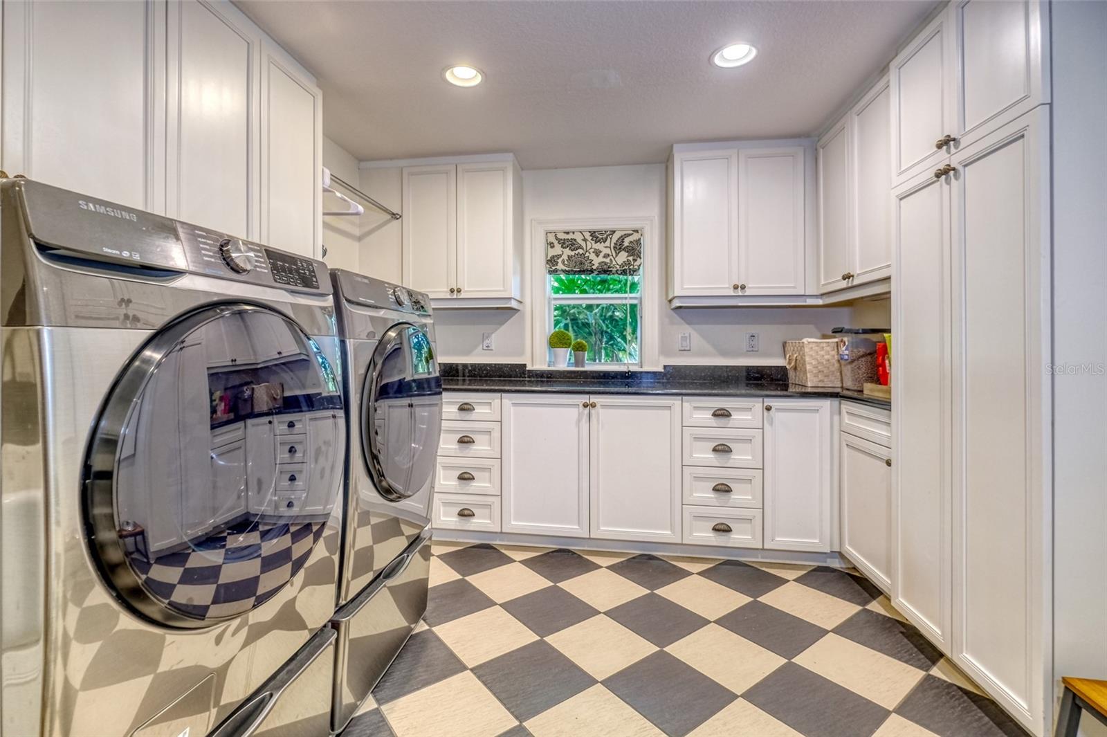 Image 14 of 72 For 898 Cypress Lakeview Court