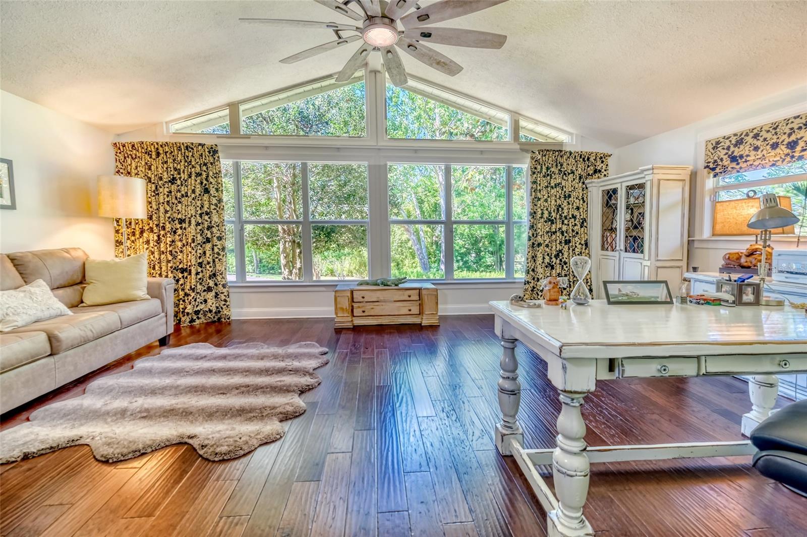 Image 22 of 72 For 898 Cypress Lakeview Court
