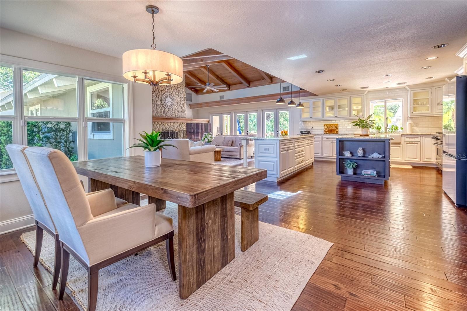 Image 4 of 72 For 898 Cypress Lakeview Court