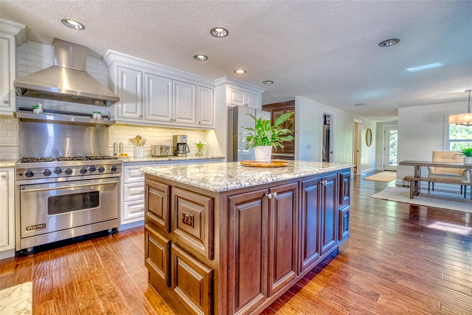 Image 7 of 72 For 898 Cypress Lakeview Court