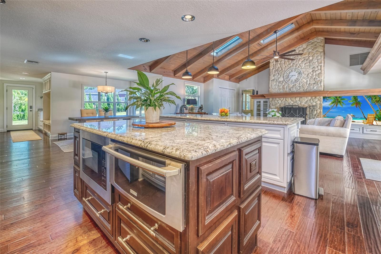 Image 8 of 72 For 898 Cypress Lakeview Court