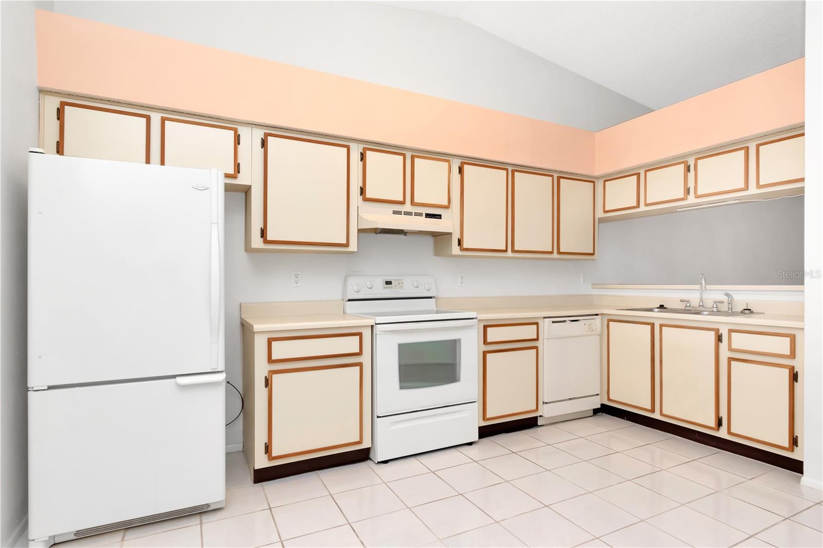 Image 10 of 37 For 8206 Leafy Court