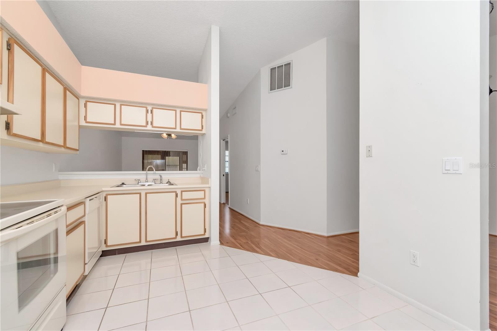 Image 11 of 37 For 8206 Leafy Court