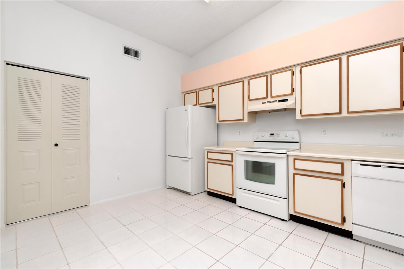 Image 12 of 37 For 8206 Leafy Court