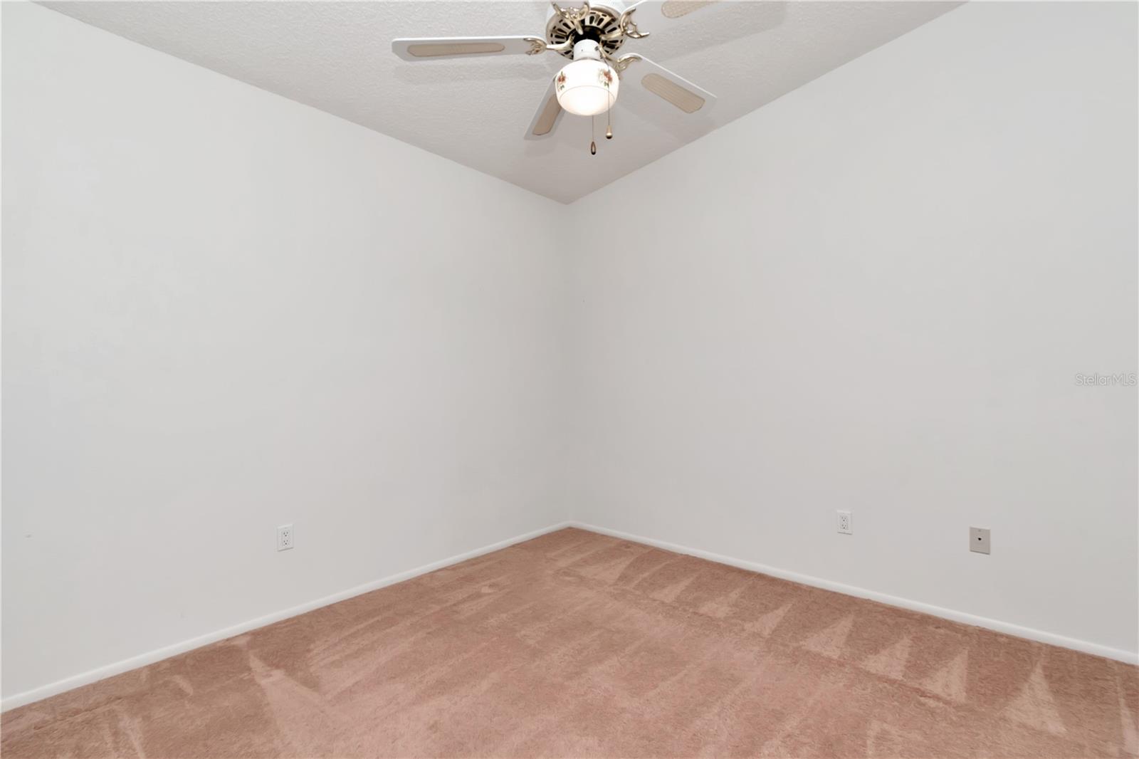Image 13 of 37 For 8206 Leafy Court