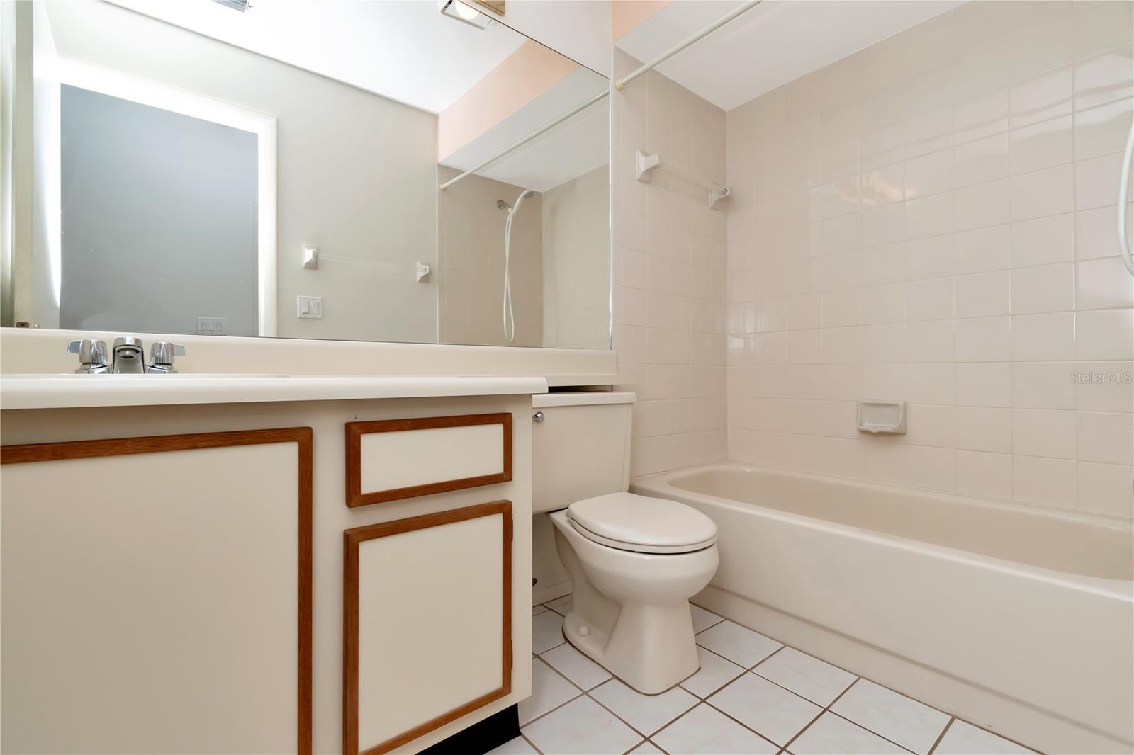 Image 15 of 37 For 8206 Leafy Court