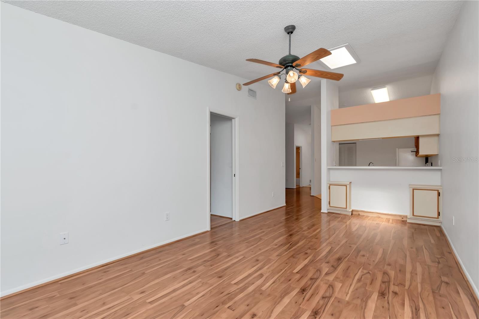 Image 18 of 37 For 8206 Leafy Court