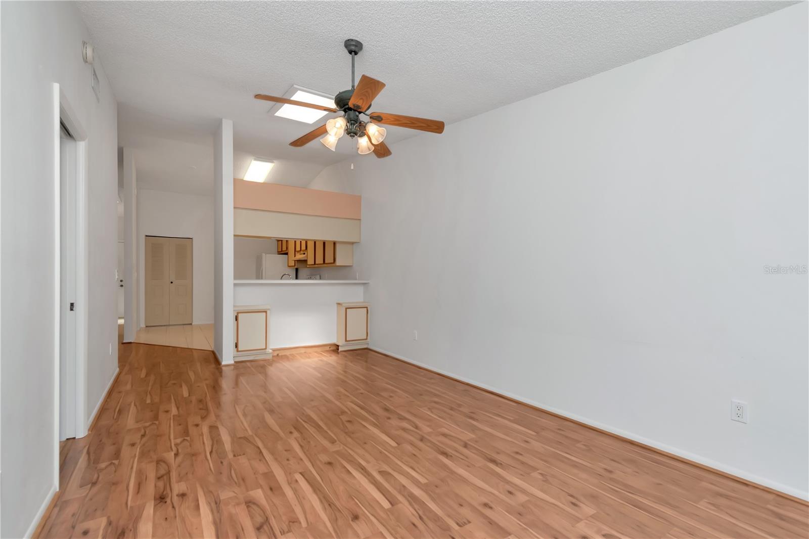 Image 19 of 37 For 8206 Leafy Court
