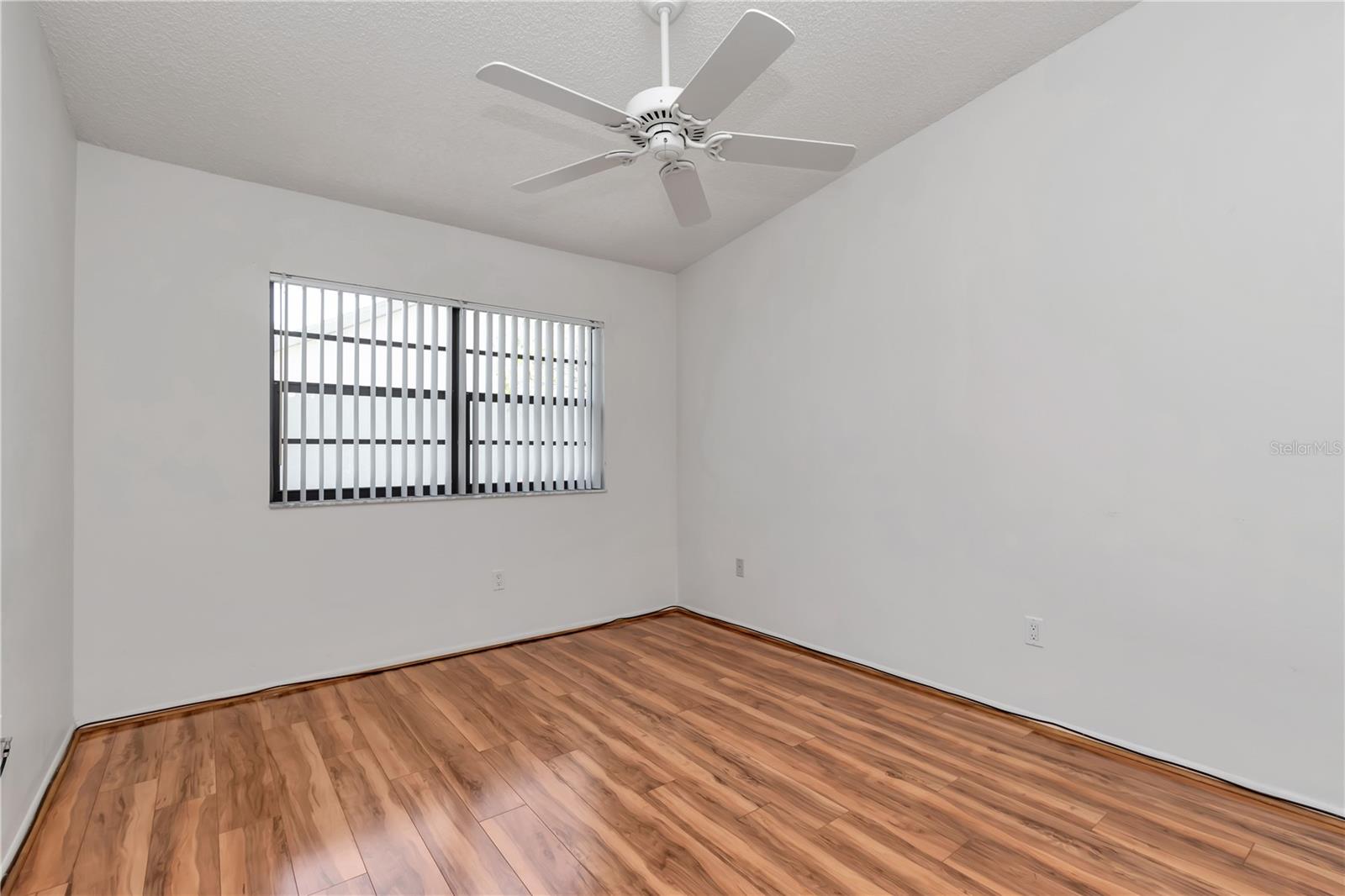 Image 20 of 37 For 8206 Leafy Court