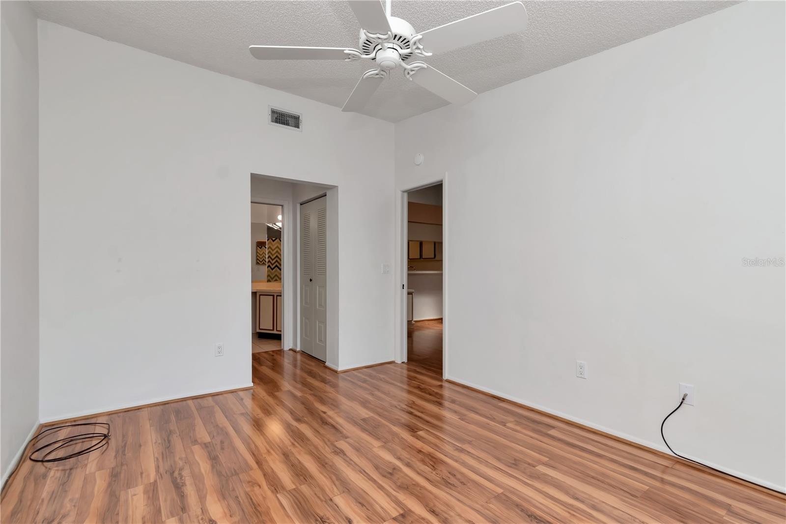 Image 21 of 37 For 8206 Leafy Court