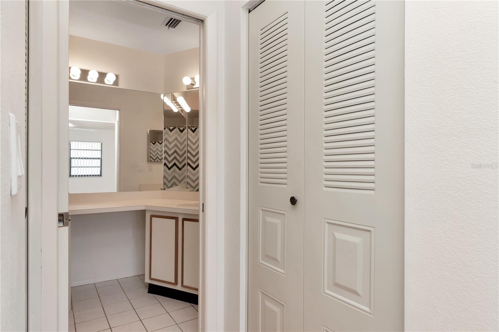 Image 22 of 37 For 8206 Leafy Court