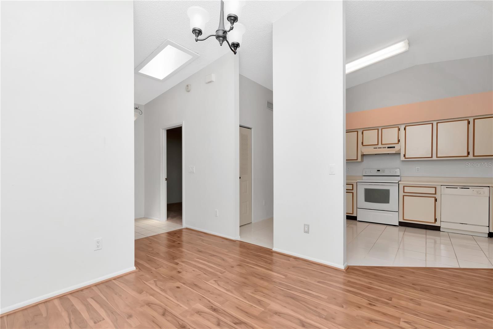 Image 9 of 37 For 8206 Leafy Court