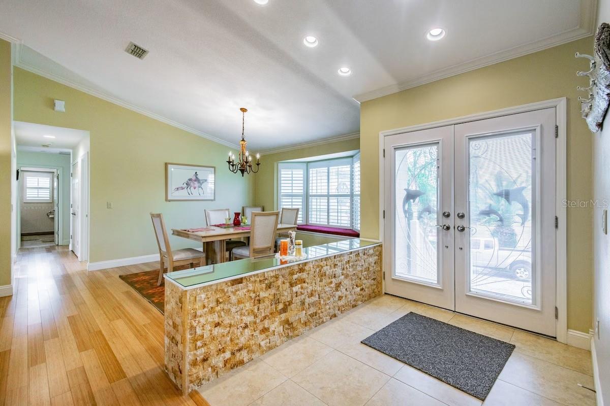Listing photo id 9 for 3545 Seaway Drive