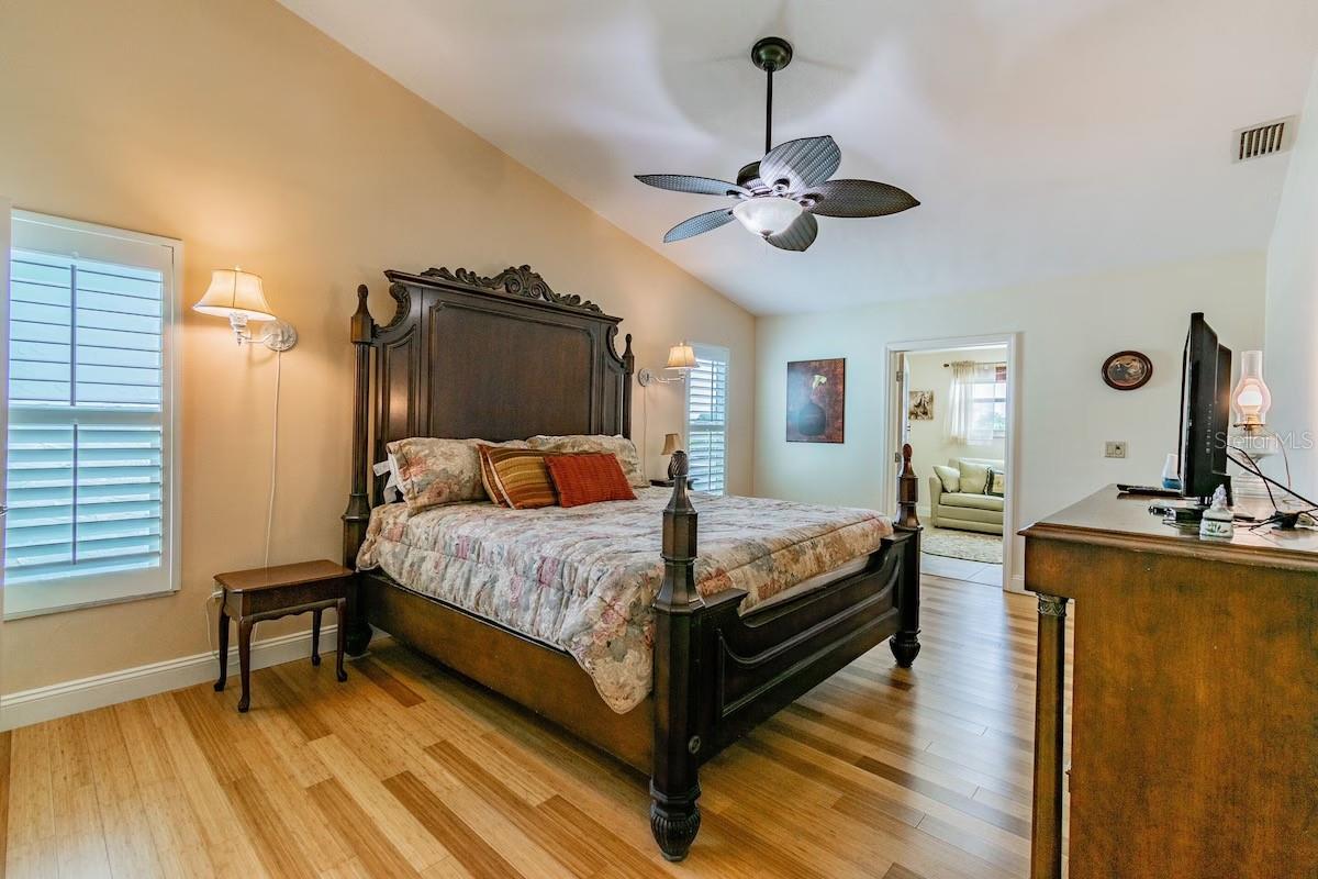 Listing photo id 20 for 3545 Seaway Drive