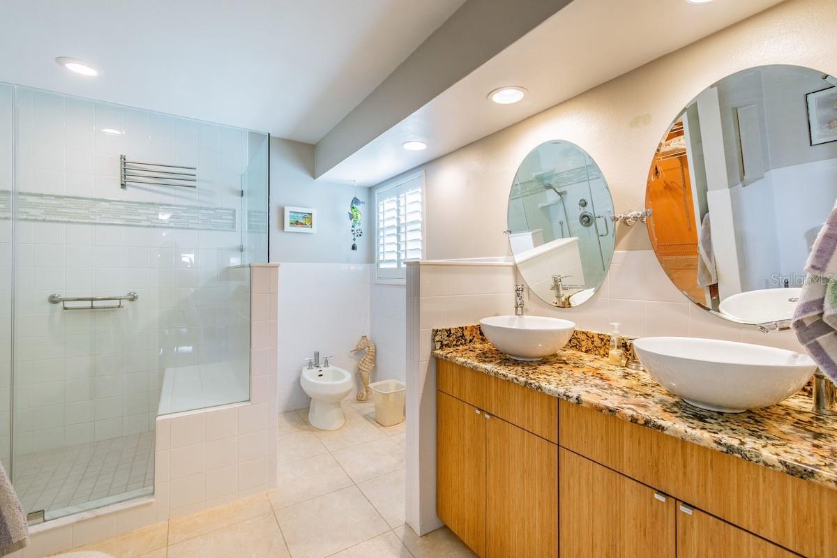Listing photo id 21 for 3545 Seaway Drive