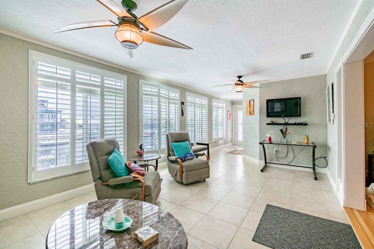 Listing photo id 24 for 3545 Seaway Drive
