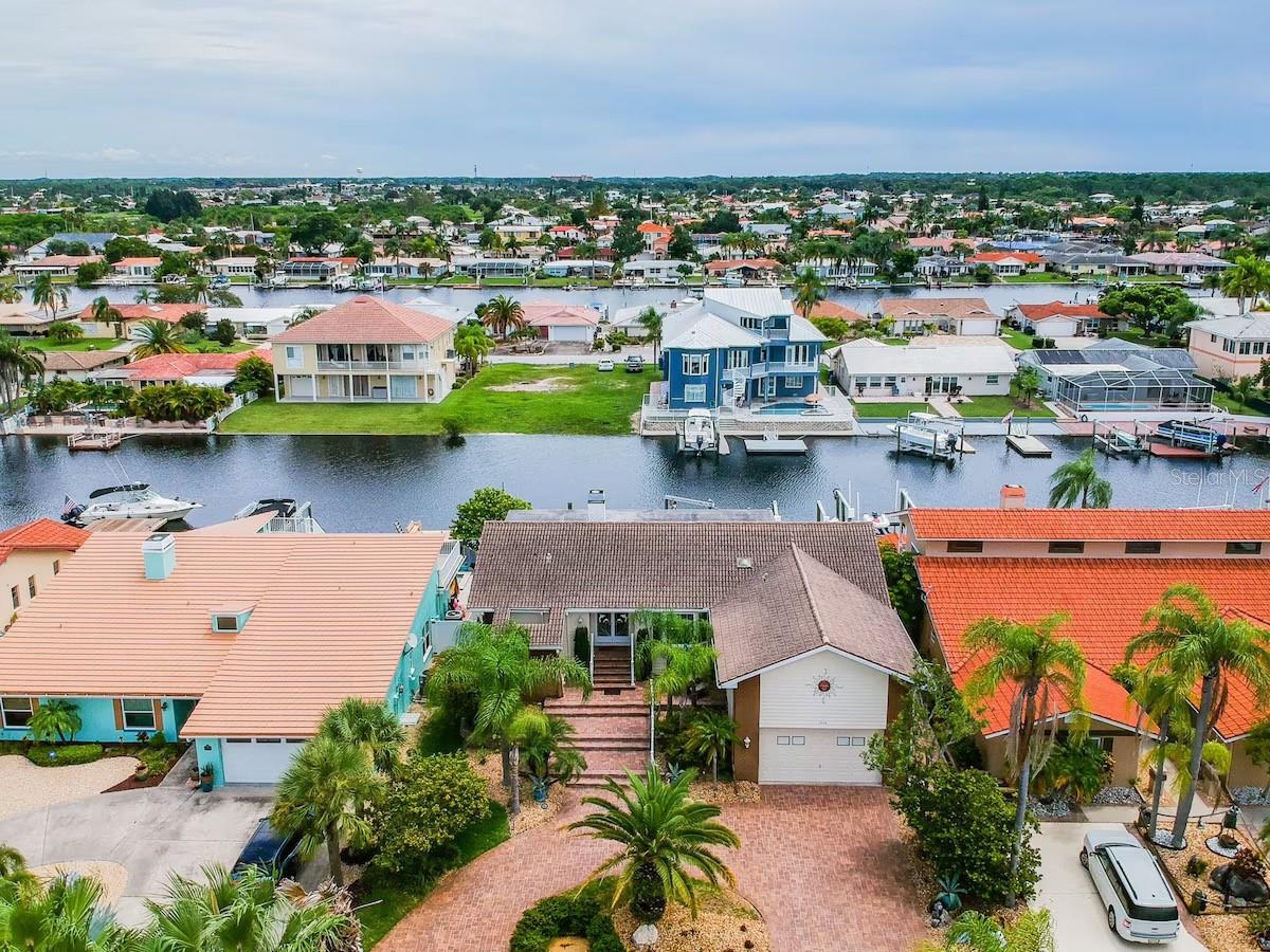 Listing photo id 2 for 3545 Seaway Drive