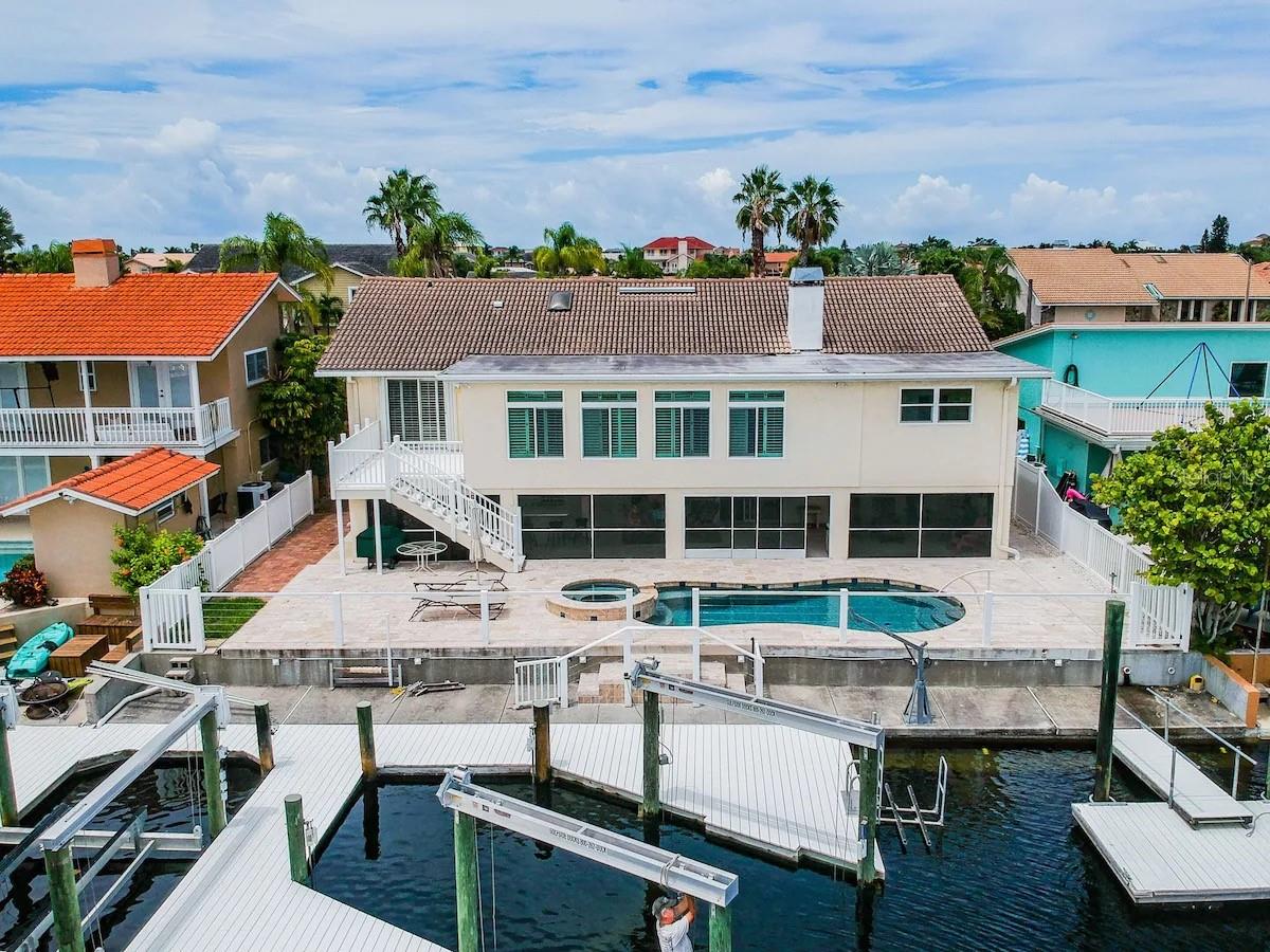 Listing photo id 5 for 3545 Seaway Drive