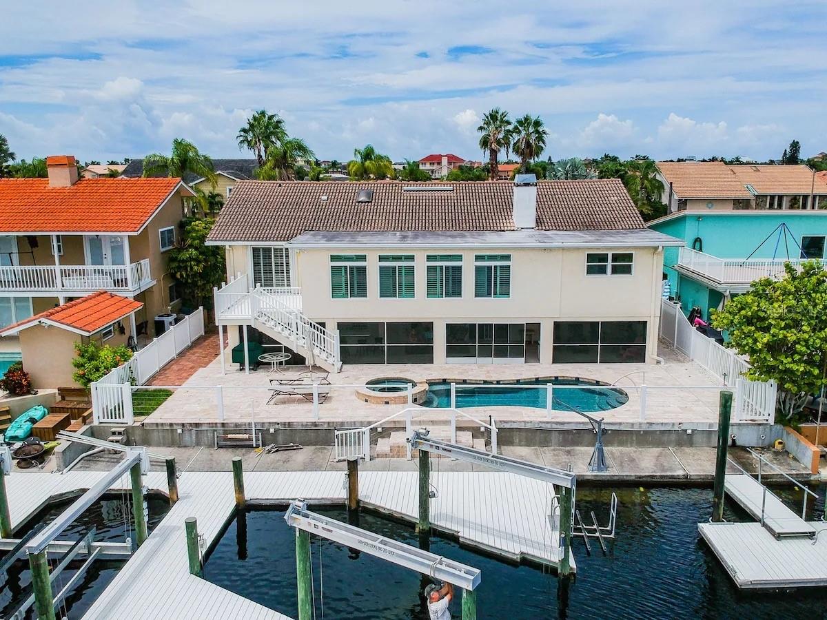 Listing photo id 7 for 3545 Seaway Drive