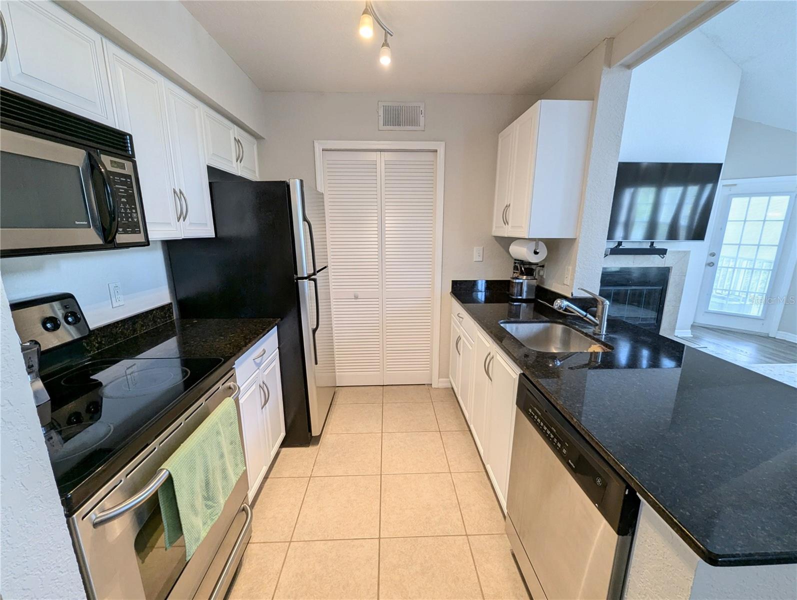 Image 8 of 30 For 3305 Haviland Court 301