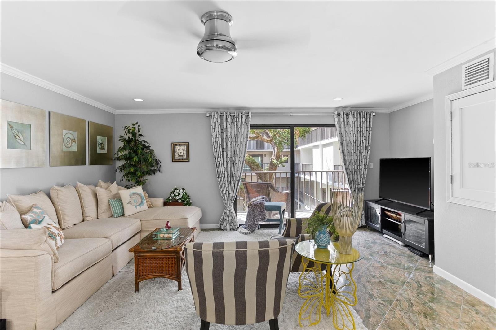Image 16 of 52 For 105 4th Avenue Ne 219
