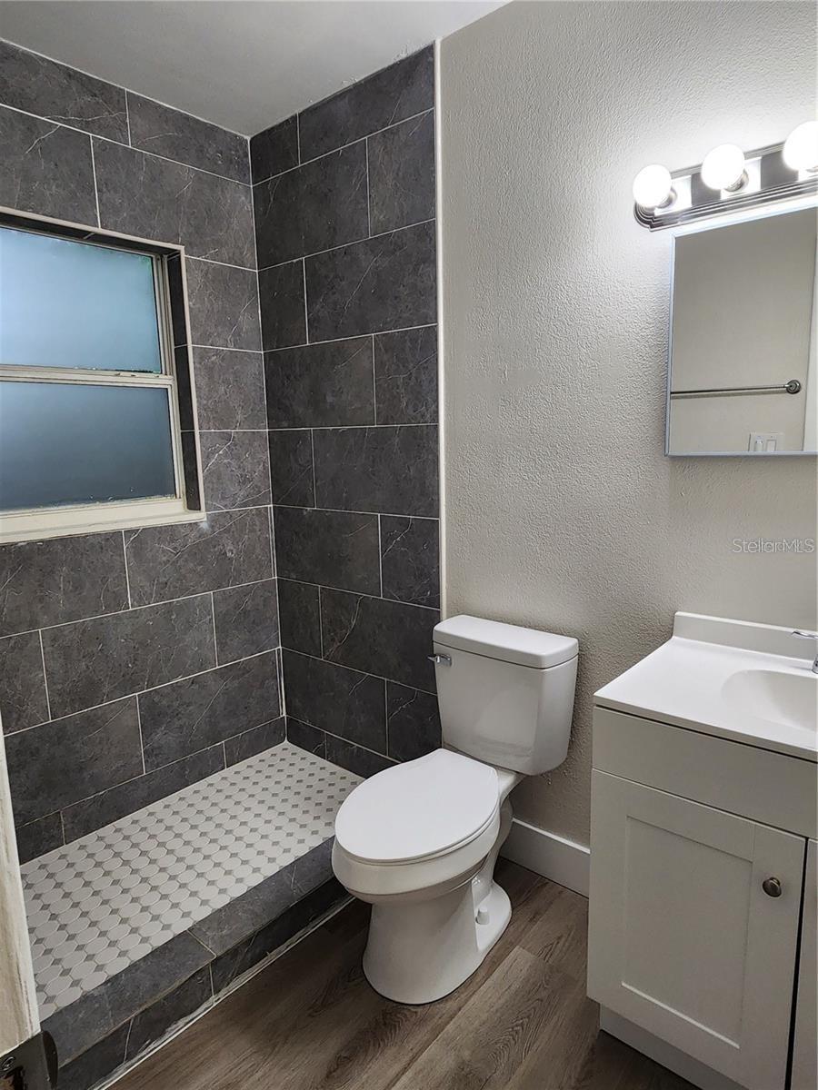 Image 4 of 6 For 508 522 524 Crystal Street