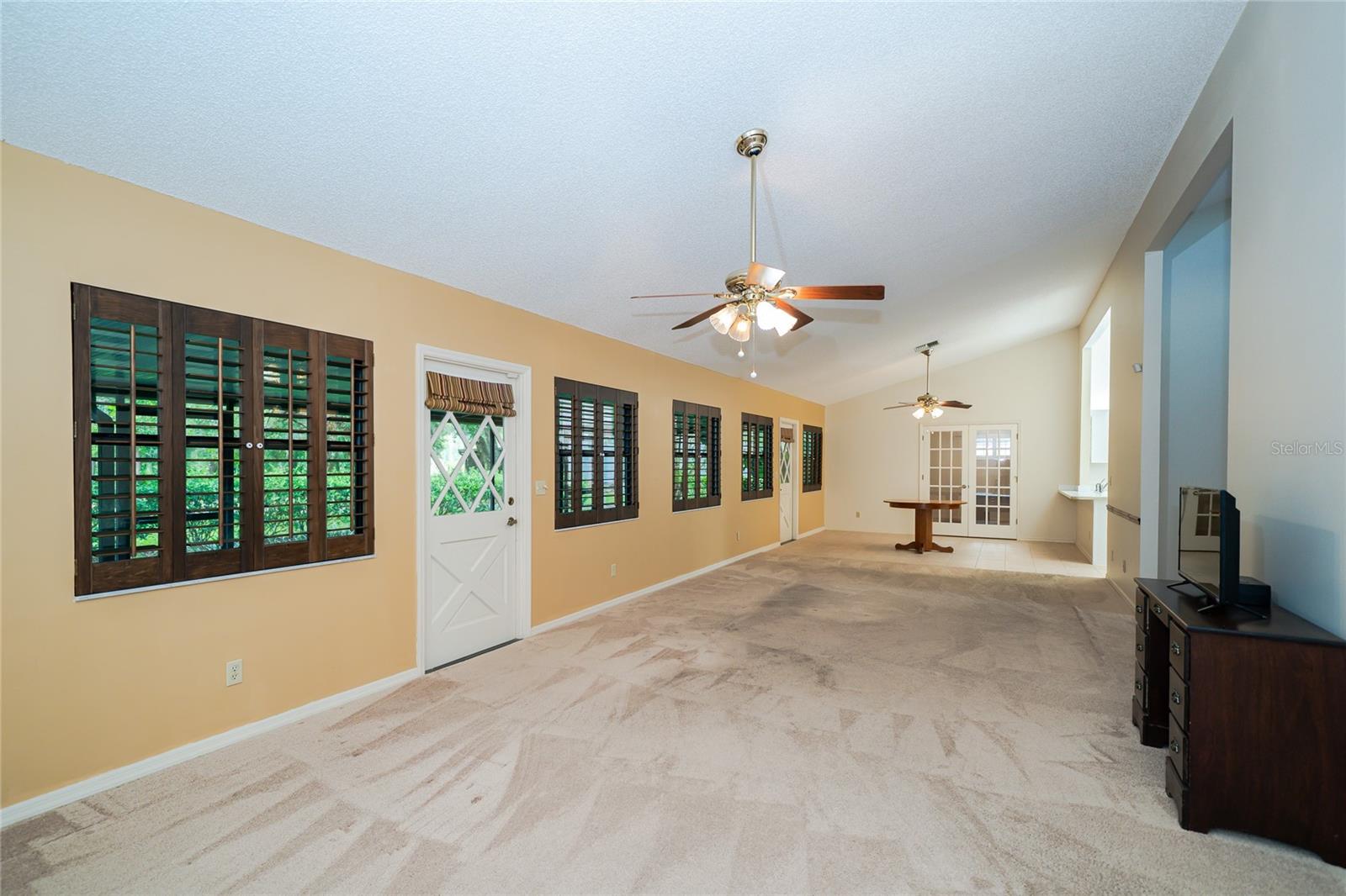 Listing photo id 11 for 34527 Cedarfield Drive