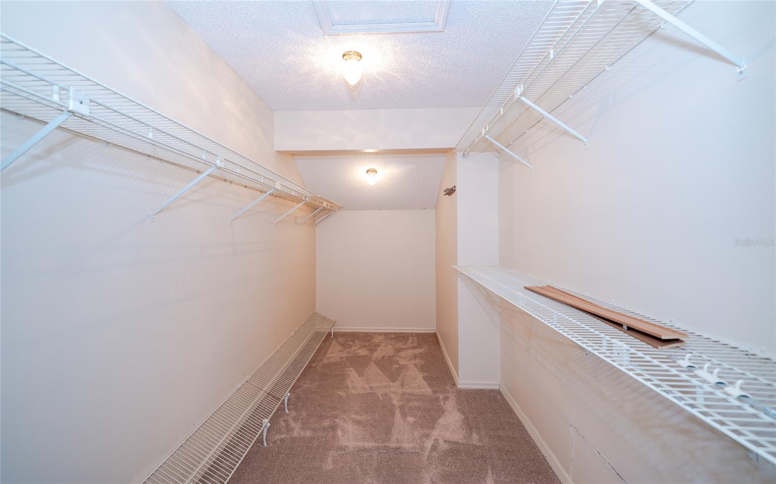Listing photo id 13 for 34527 Cedarfield Drive