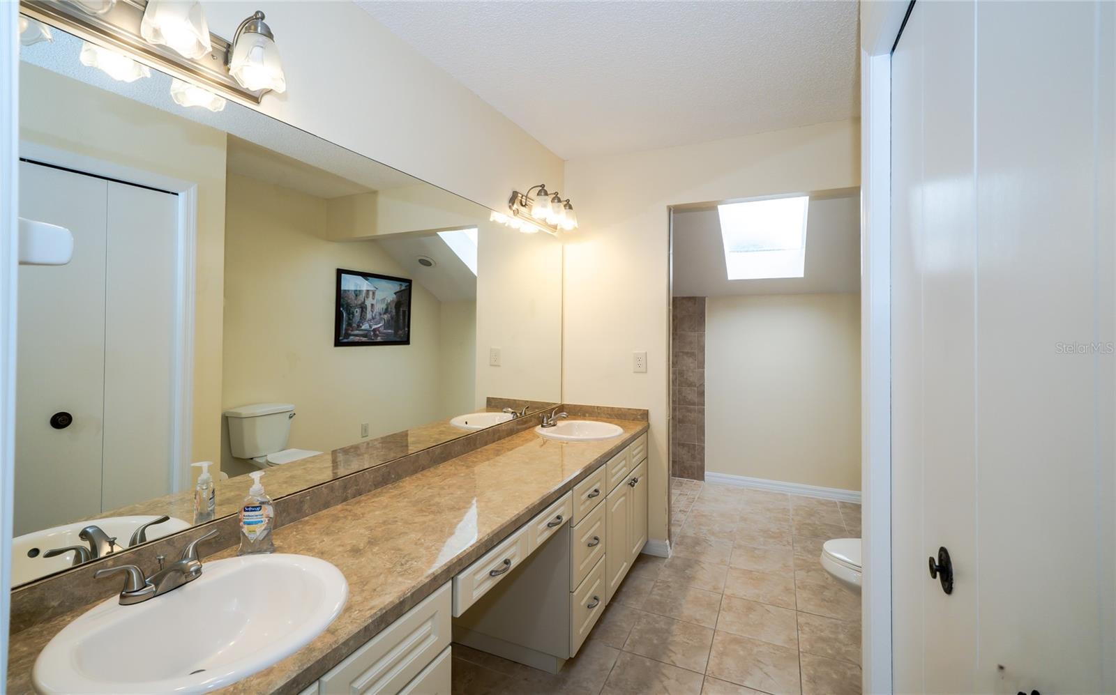 Listing photo id 14 for 34527 Cedarfield Drive