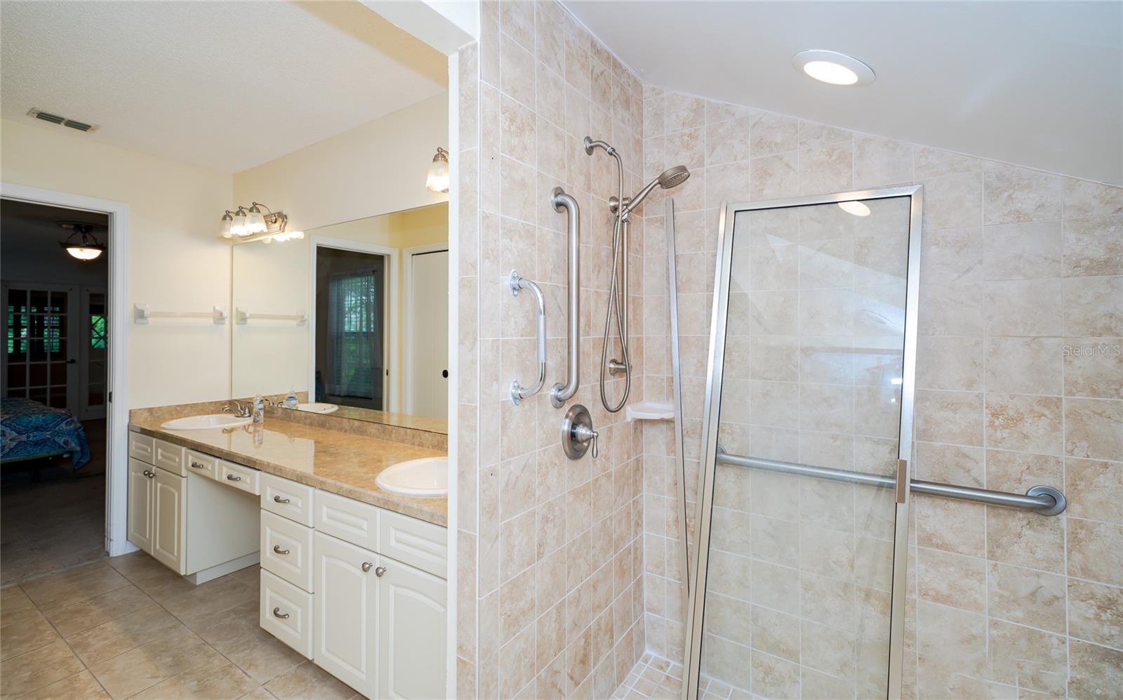 Listing photo id 15 for 34527 Cedarfield Drive