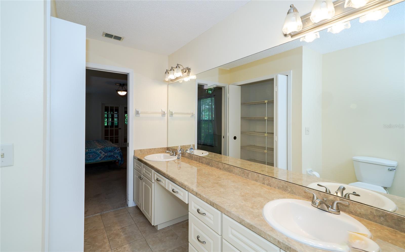 Listing photo id 16 for 34527 Cedarfield Drive