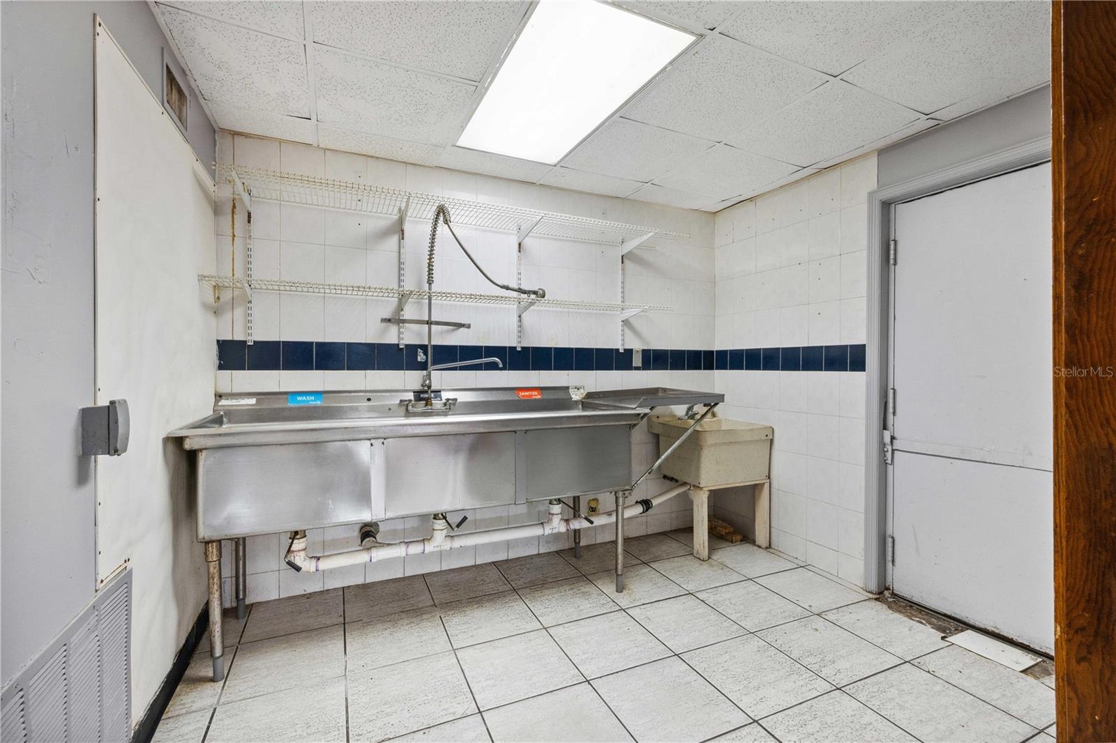 Image 11 of 20 For 308-310 Waters Avenue