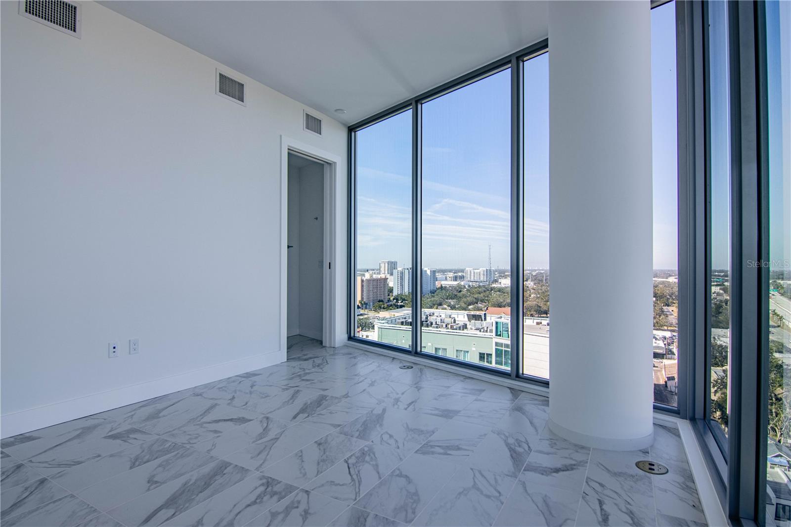 Image 11 of 14 For 777 3rd Avenue N 1501