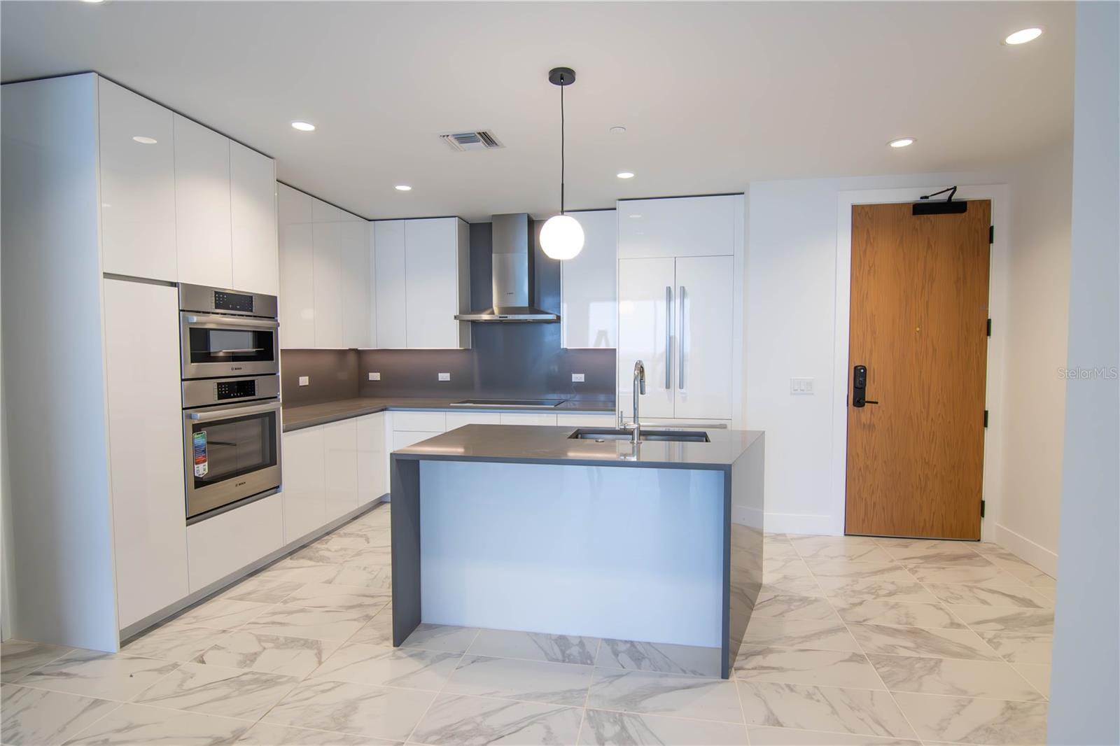 Image 2 of 14 For 777 3rd Avenue N 1501