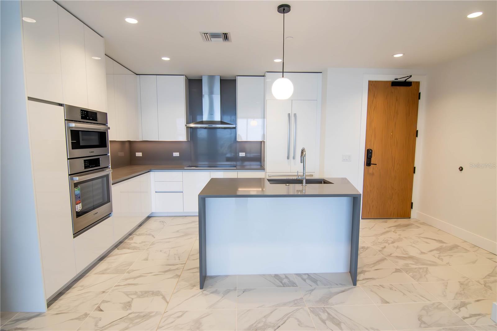 Image 3 of 14 For 777 3rd Avenue N 1501