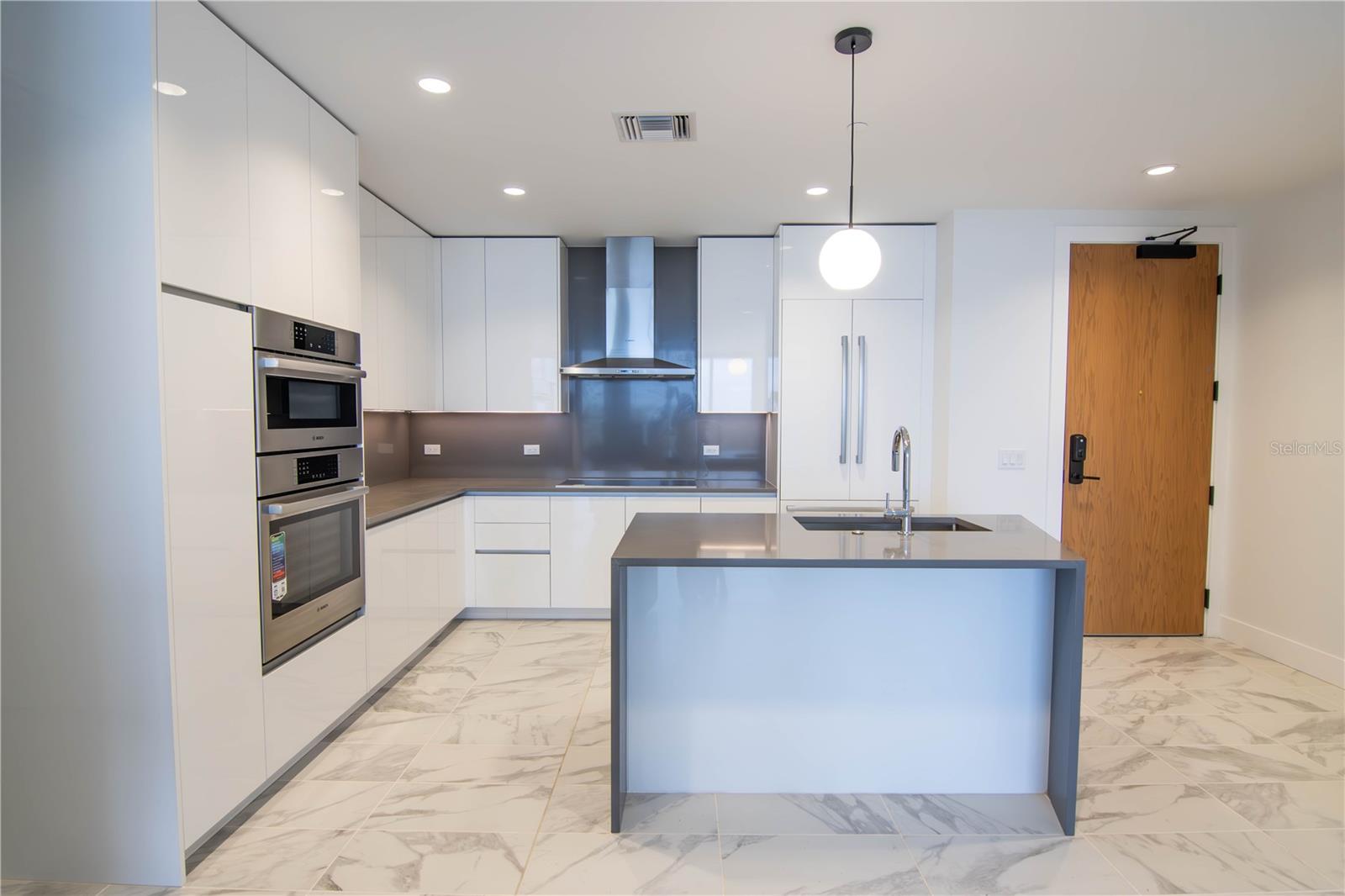 Image 4 of 14 For 777 3rd Avenue N 1501