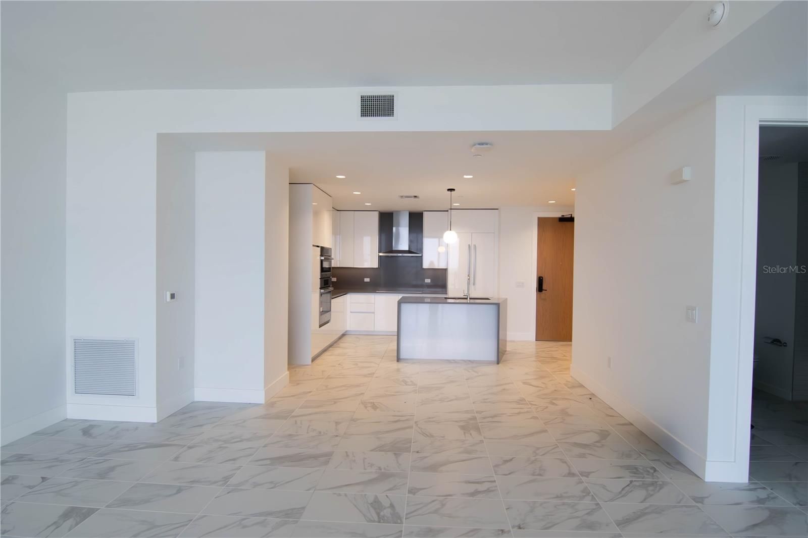 Image 6 of 14 For 777 3rd Avenue N 1501