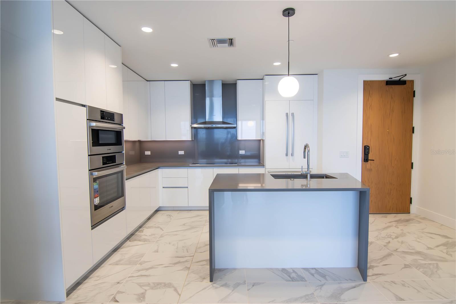 Image 7 of 14 For 777 3rd Avenue N 1501