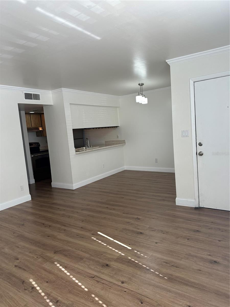 Image 2 of 13 For 3102 Horatio Street 17
