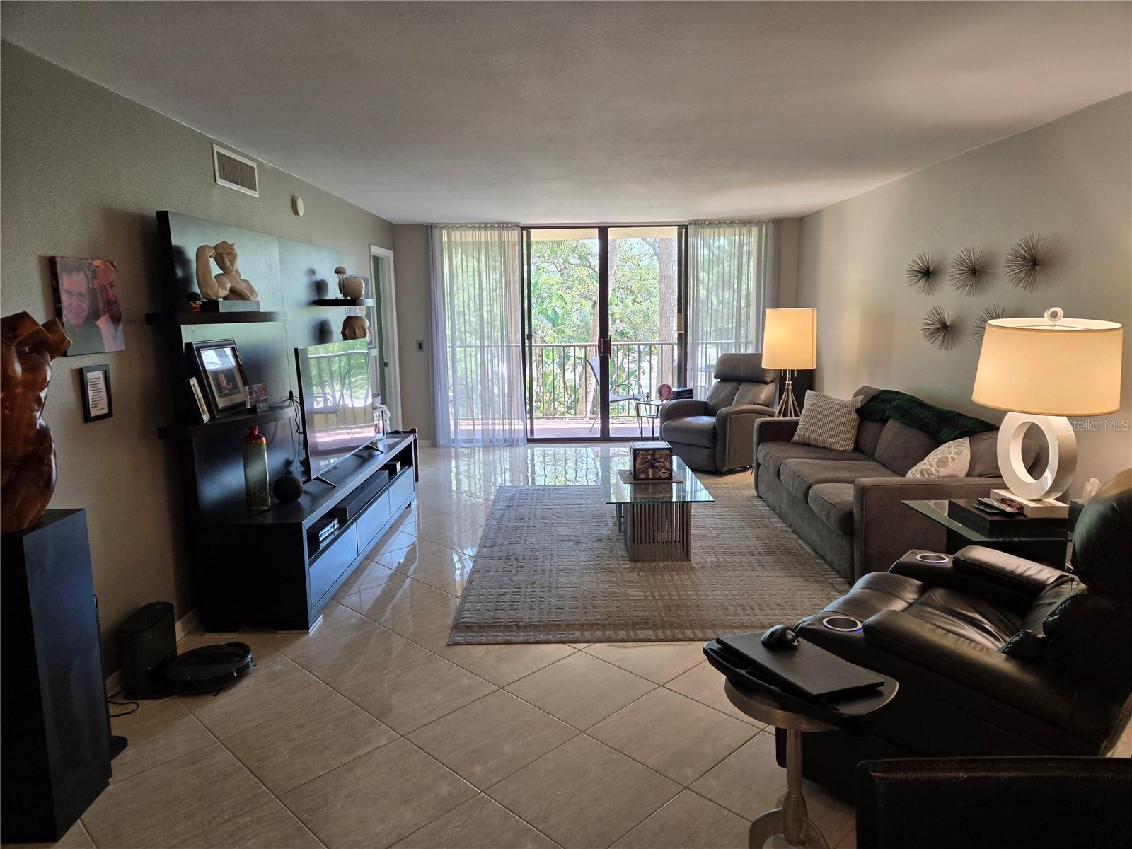 Image 13 of 46 For 3062 Eastland Boulevard 105