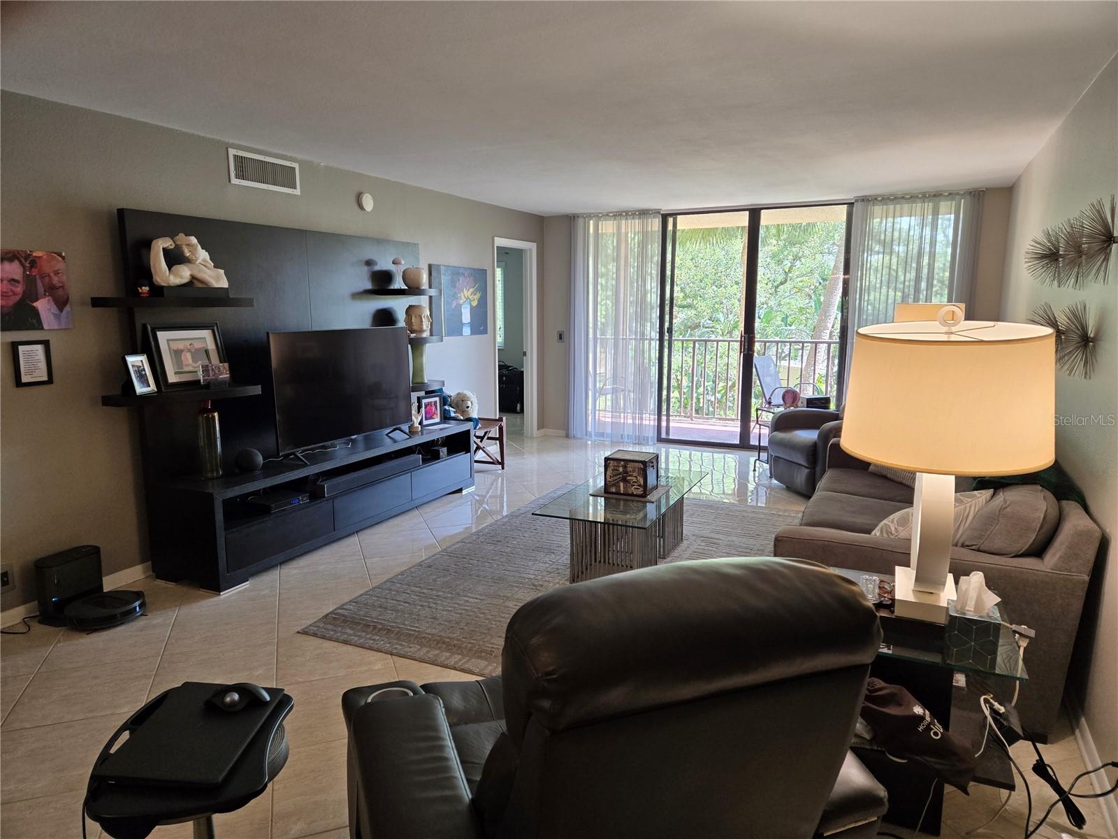 Image 16 of 46 For 3062 Eastland Boulevard 105