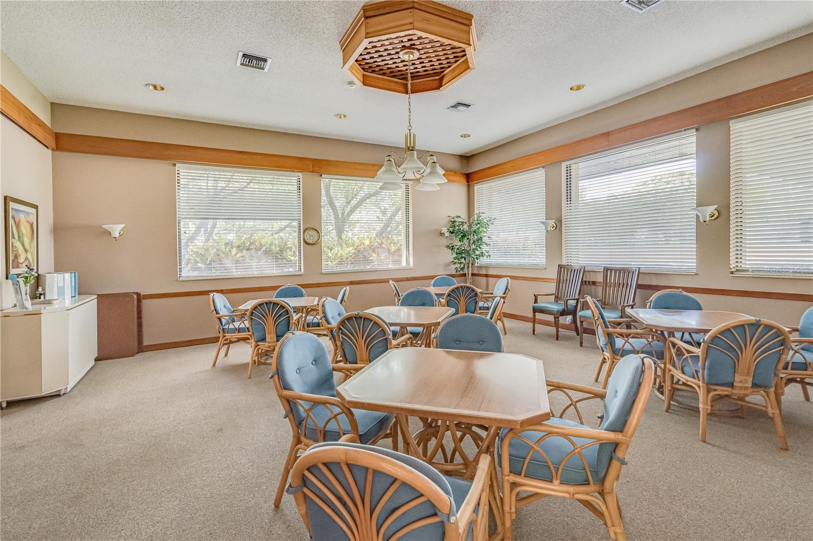 Image 43 of 46 For 3062 Eastland Boulevard 105