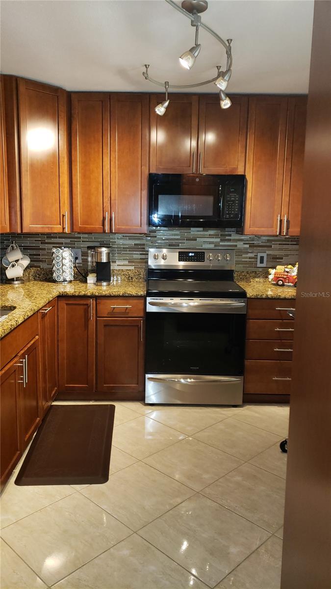 Image 8 of 46 For 3062 Eastland Boulevard 105