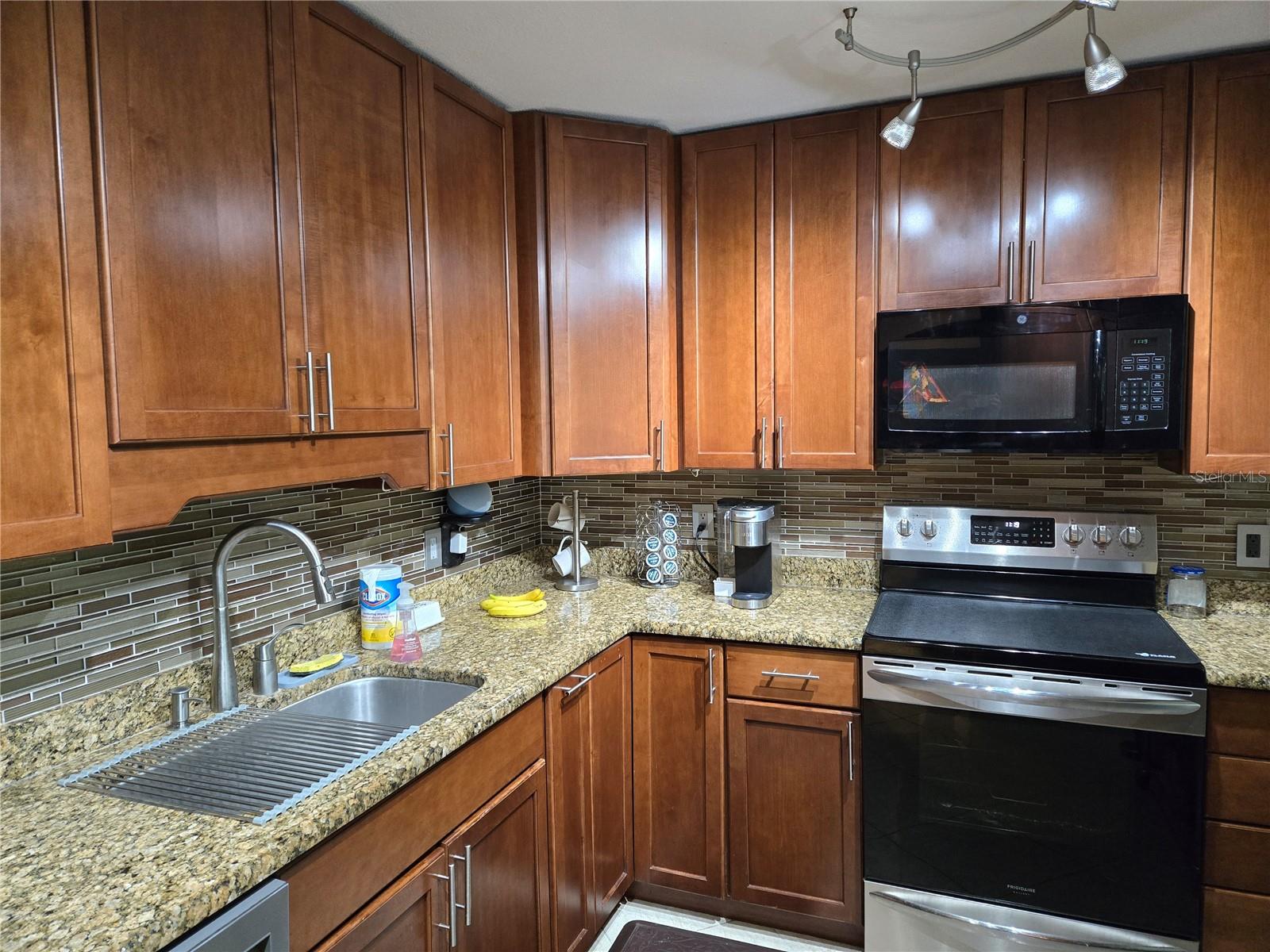 Image 9 of 46 For 3062 Eastland Boulevard 105