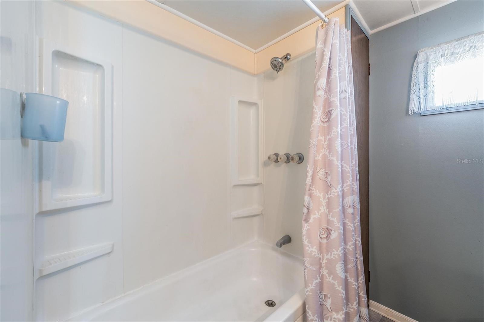Image 21 of 41 For 37025 Lois Avenue